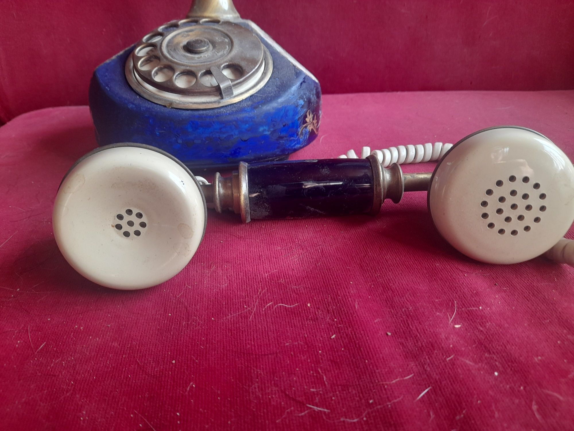 Telefone vintage em loiça pintado à mão