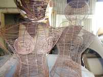 2 manequins arame . Em arame anos 30 .Raro .