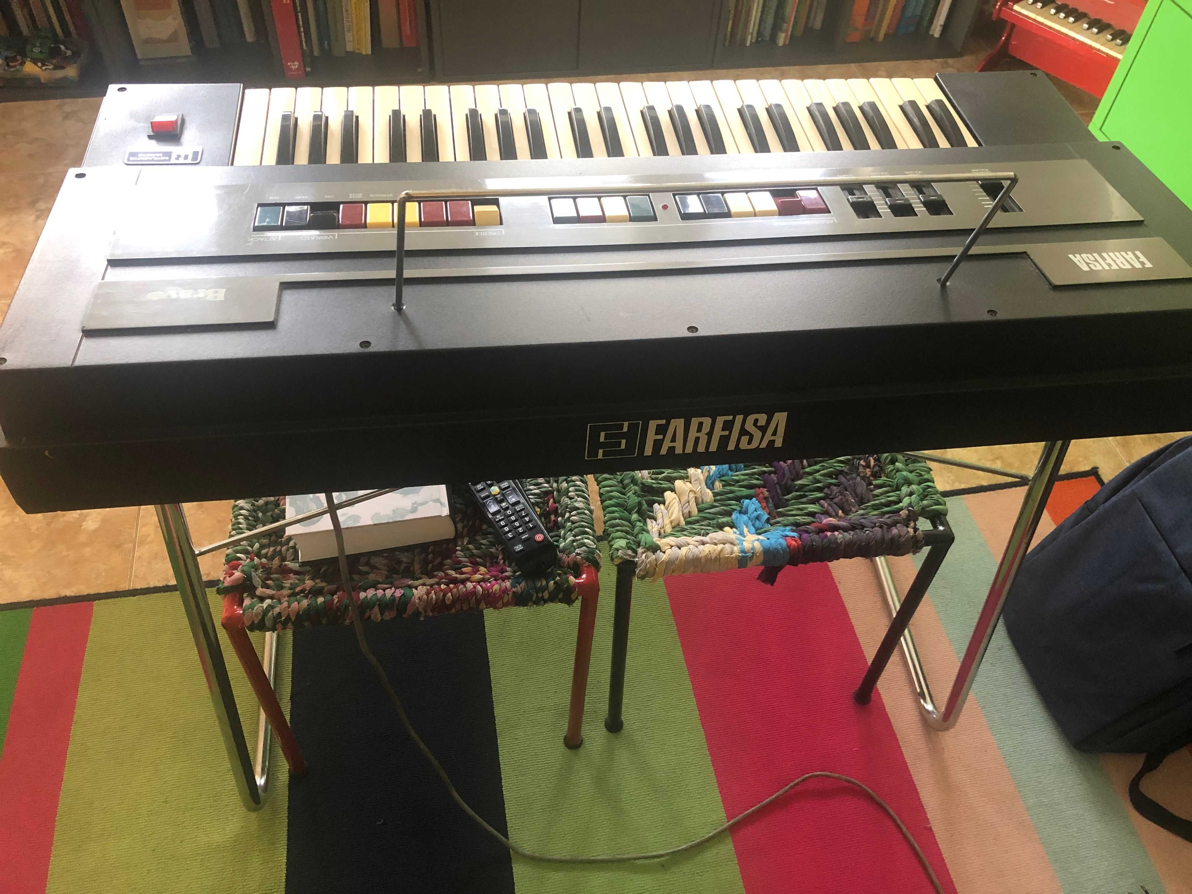 Órgão Farfisa Bravo