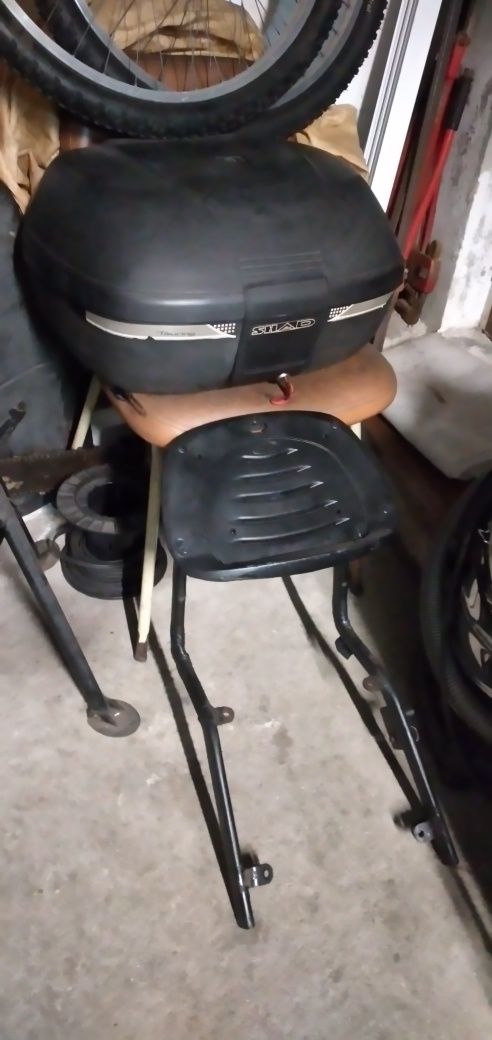 Mala de Scooter Pequena 30,€ capacetes+suporte Chad. zona Gondomar