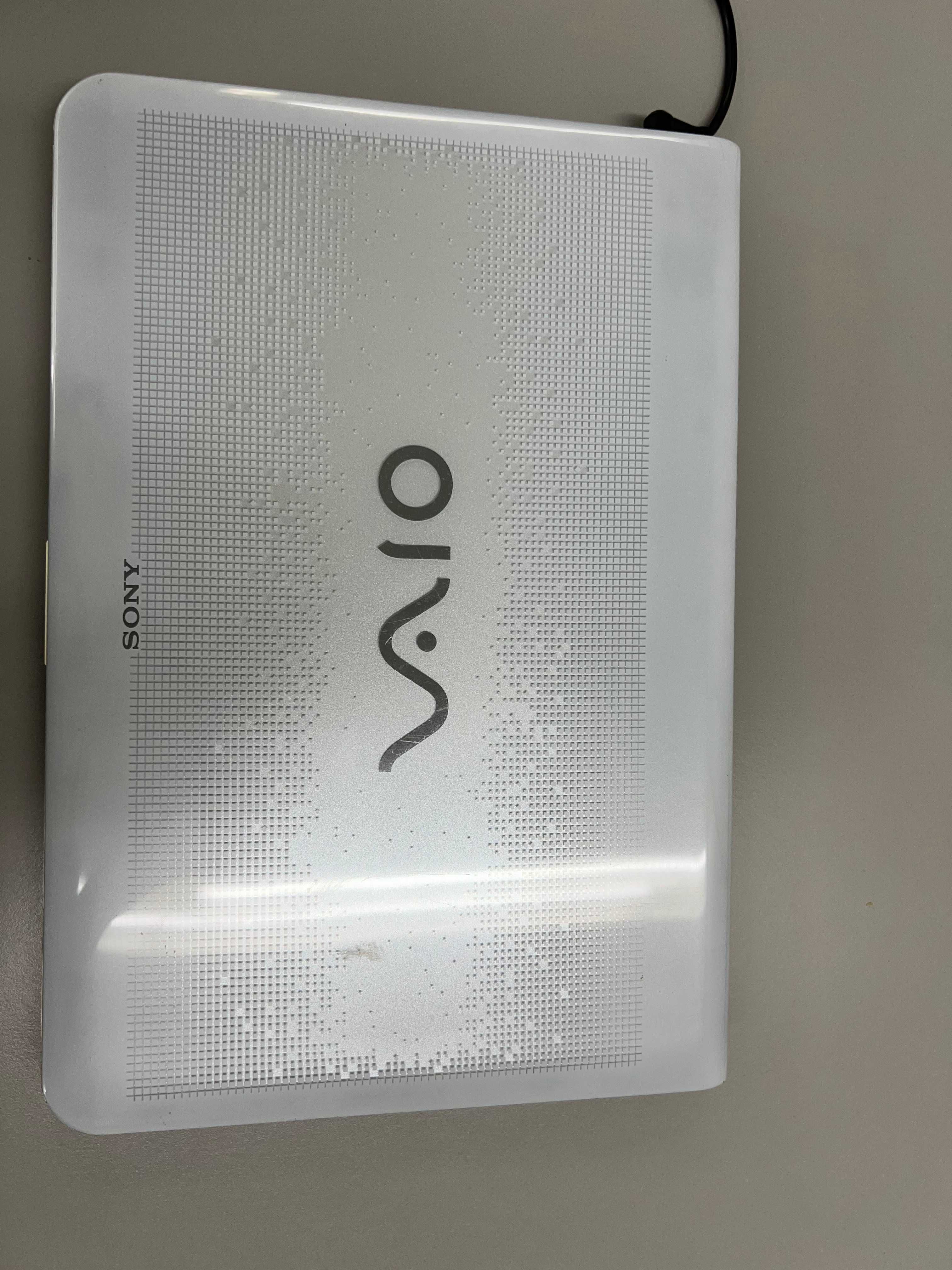 Computador portáctil Sony VAIO I3 VPCEA3S1E
