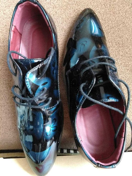Женские туфли лаковые, синие на шнурках р. 38