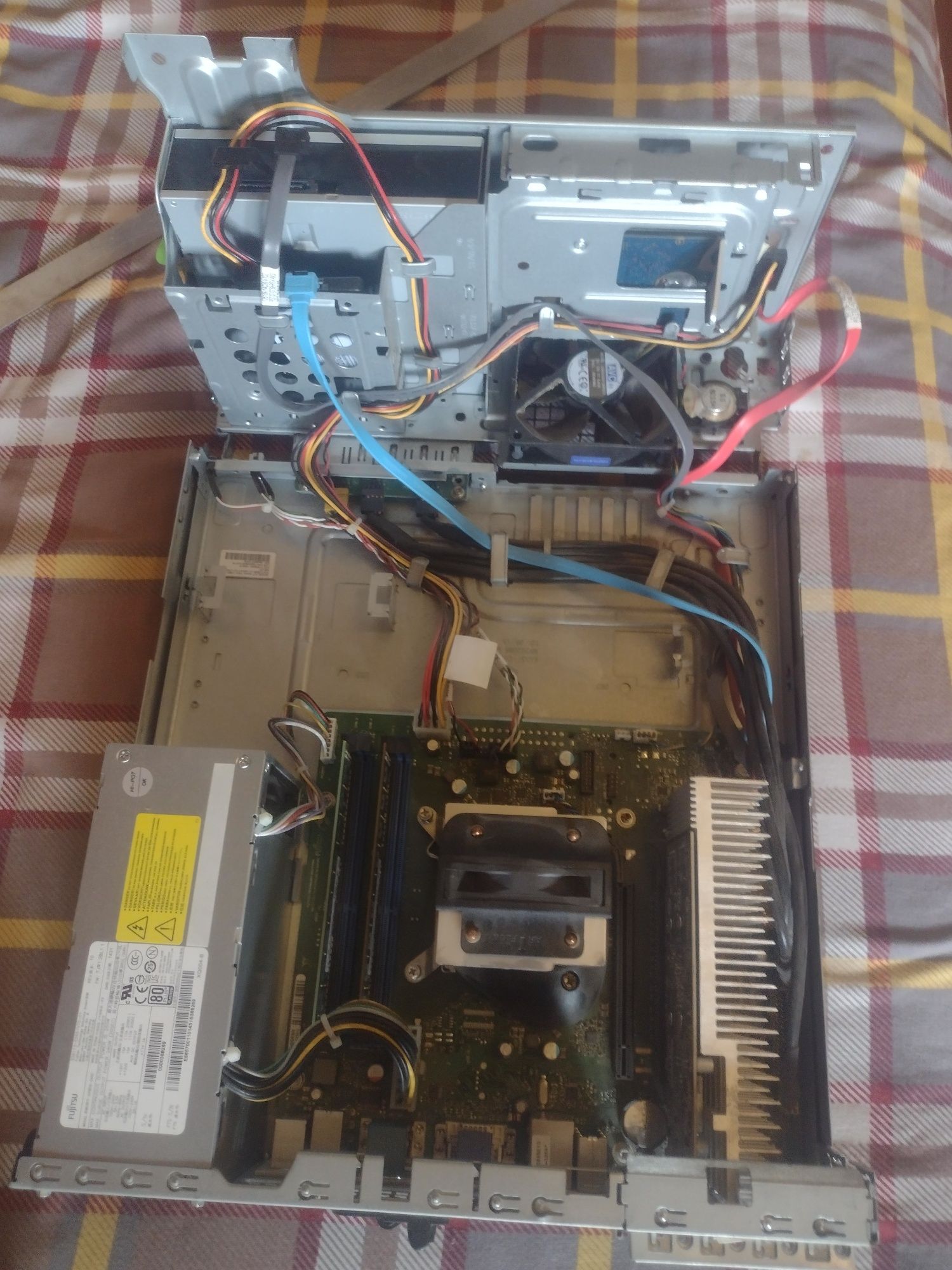 Fujitsu e920 (intel 4170, 8gb ddr3, 120ssd, gt1030)