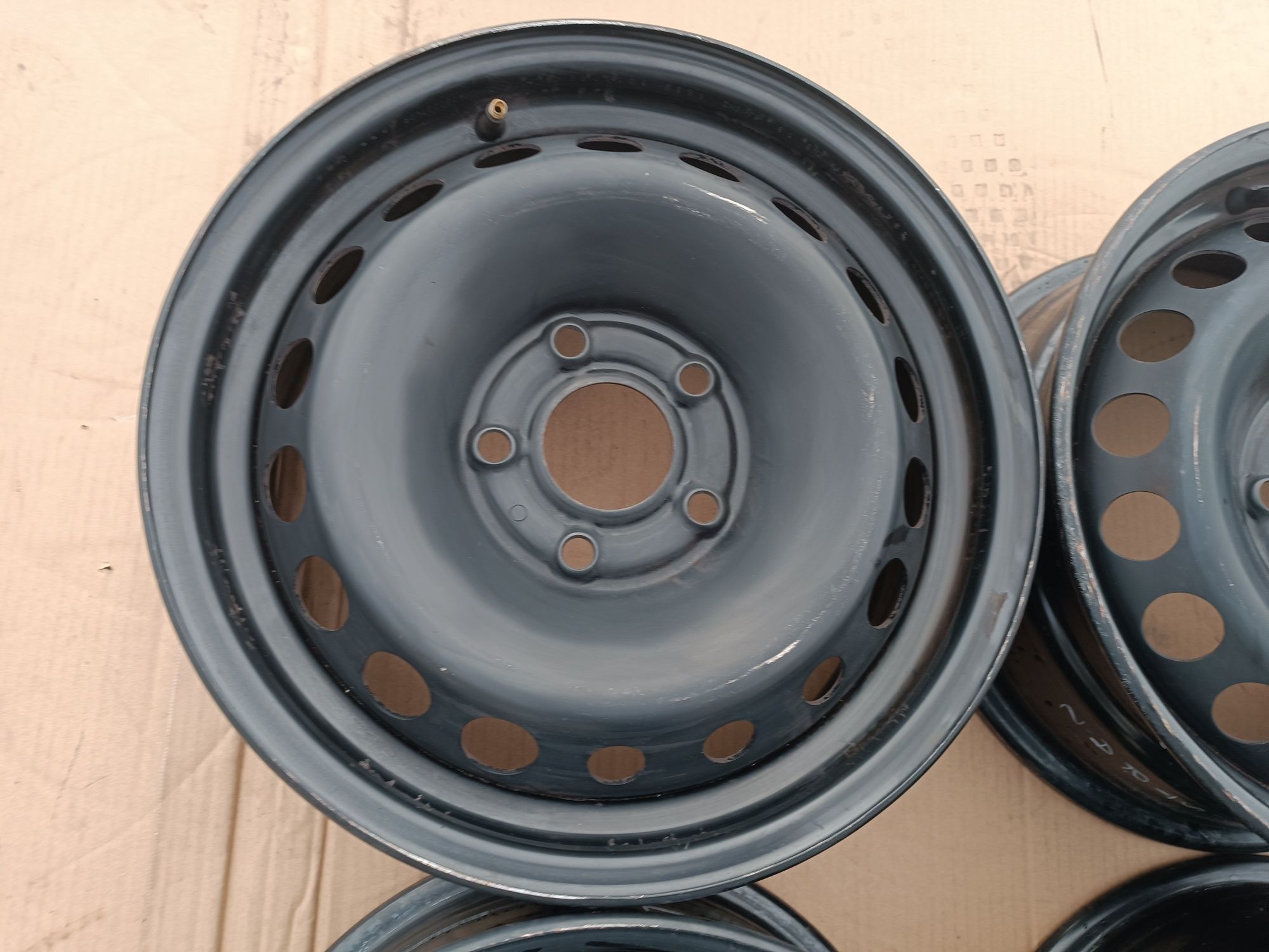 Felgi stalowe Renault Megane IV  5x114.3 ET35 6J15 Piasta 66mm