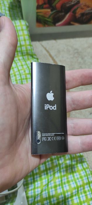 IPod A1320 16gb с миниколонкой и кабелем зарядки, отличный подарок