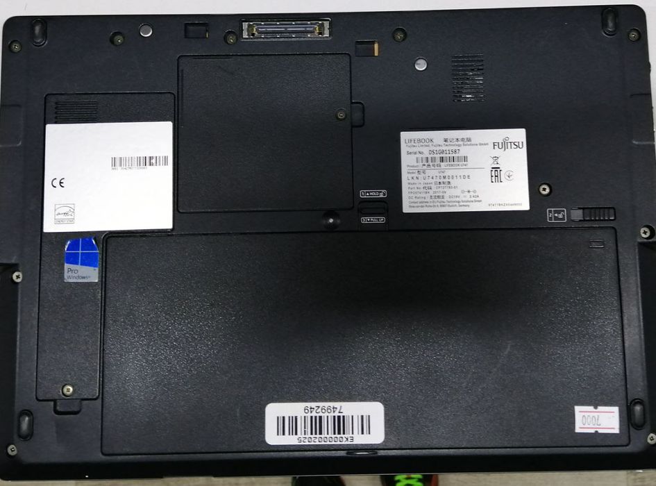 Ноутбук Fujitsu u747