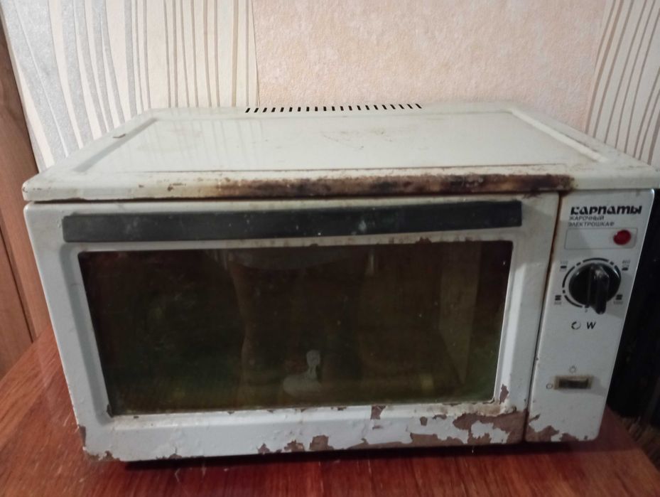 Духовка електрична в робочому стані Карпати 1300в.жарочный електрошкаф