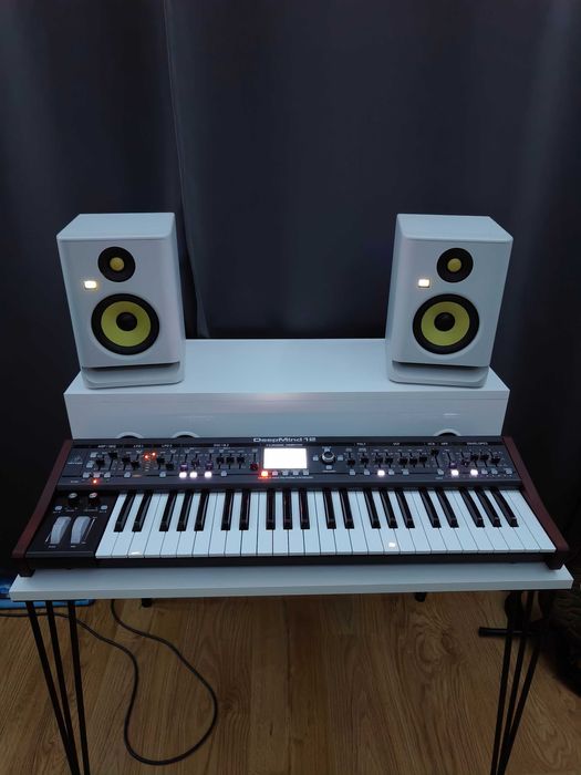 Syntezator behringer deepmind 12