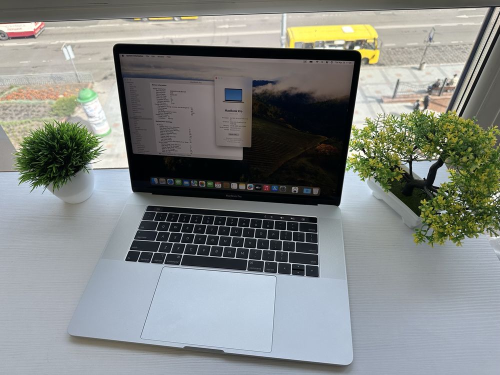 MacBook Pro 15" i9/32/1Tb SSD Space Gray 2019 Гарантія ! як  Новий !