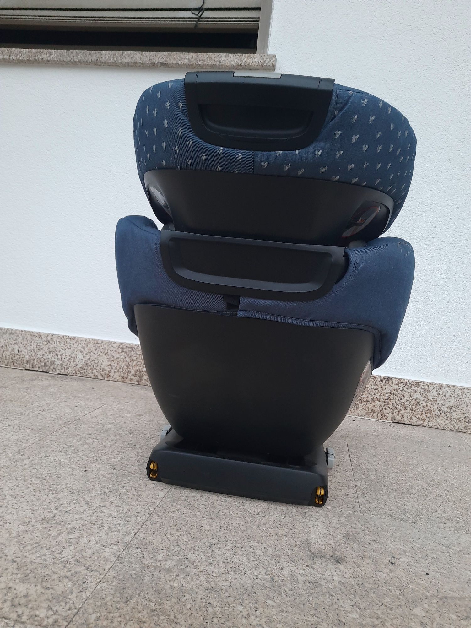 Cadeira automóvel com encosto de cabeça ajustável bebéconfort