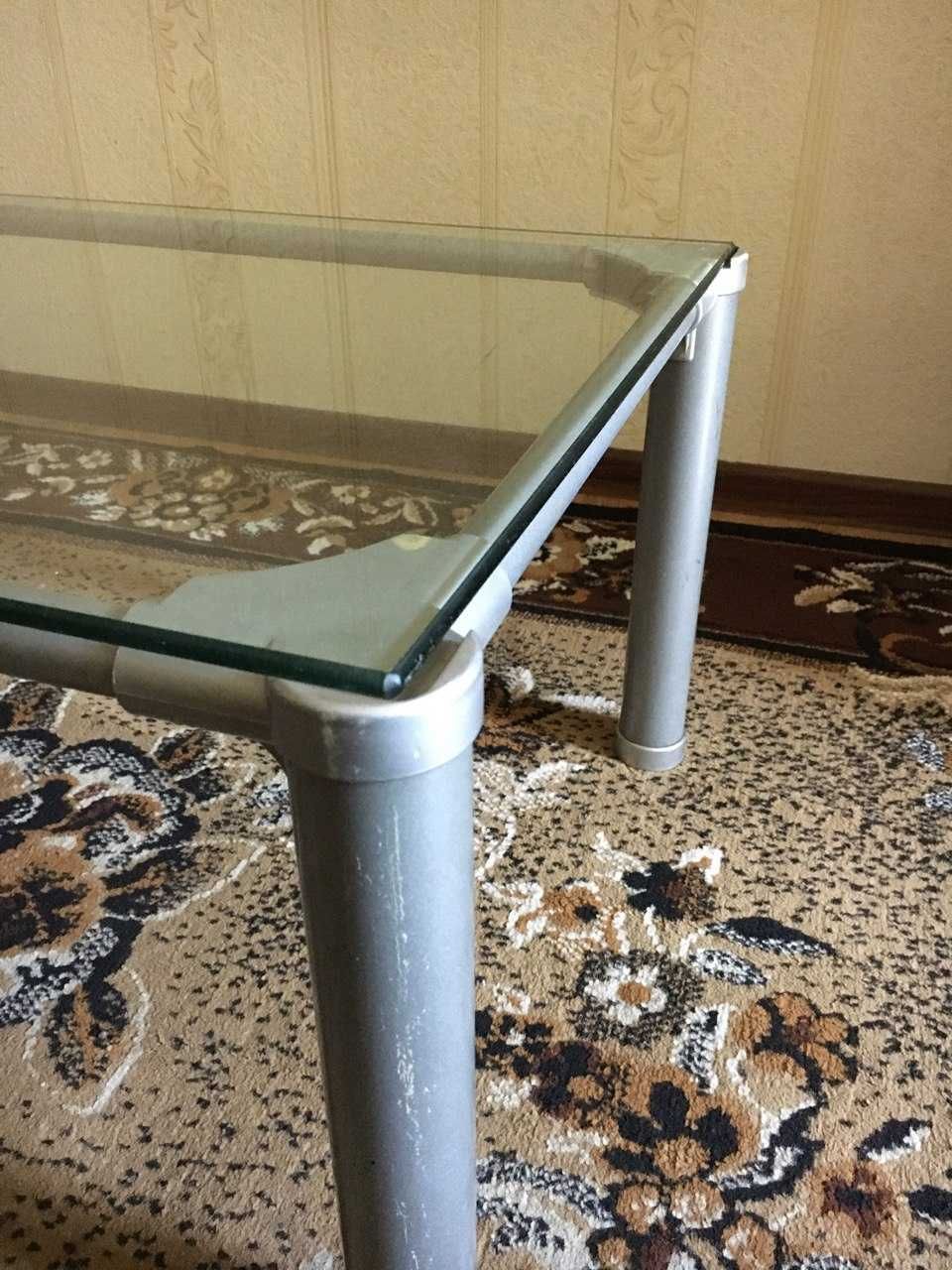 Журнальний столик скляний