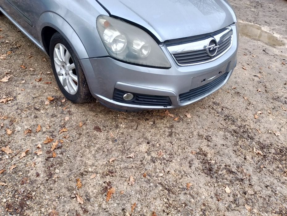 Lampa prawa opel Zafira b