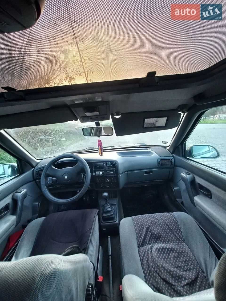 Renault 19 1992року