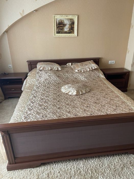 Продам ліжко з двома тумбами