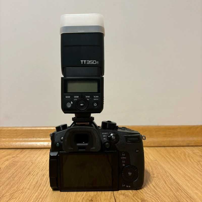 aparat/ kamera Panasonic Lumix DC-GH5 + obiektyw + lampa błyskowa