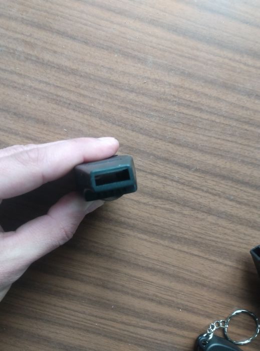 Продам универсальный брелок .