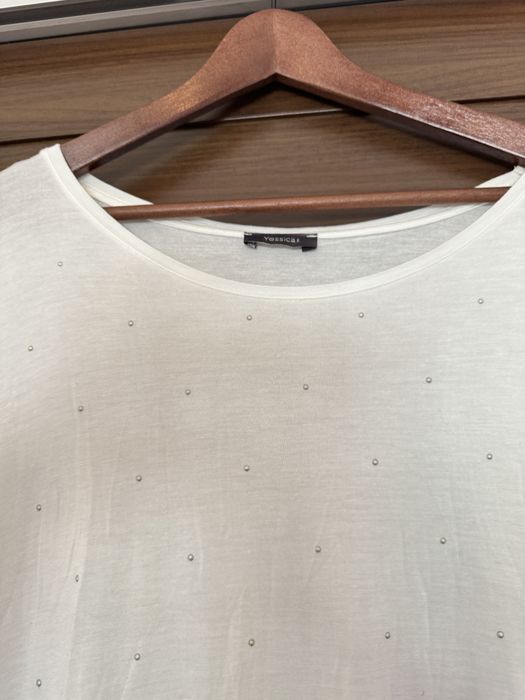 T-Shirt branca Yessica L