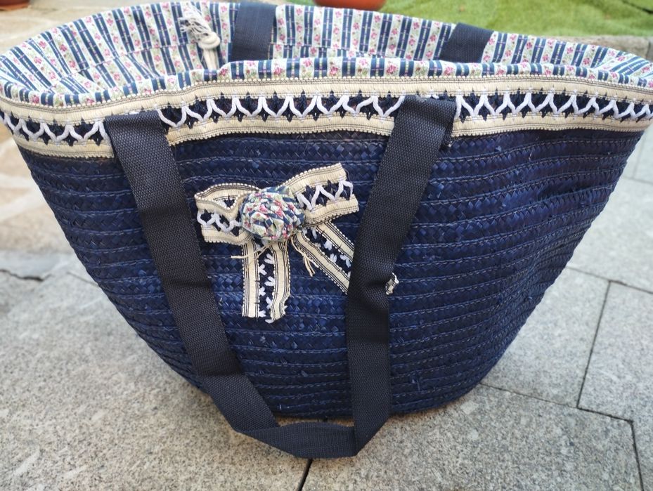 Cesta de palha azul