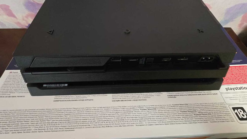 PS4 Pro 1TB + оригинальный геймпад