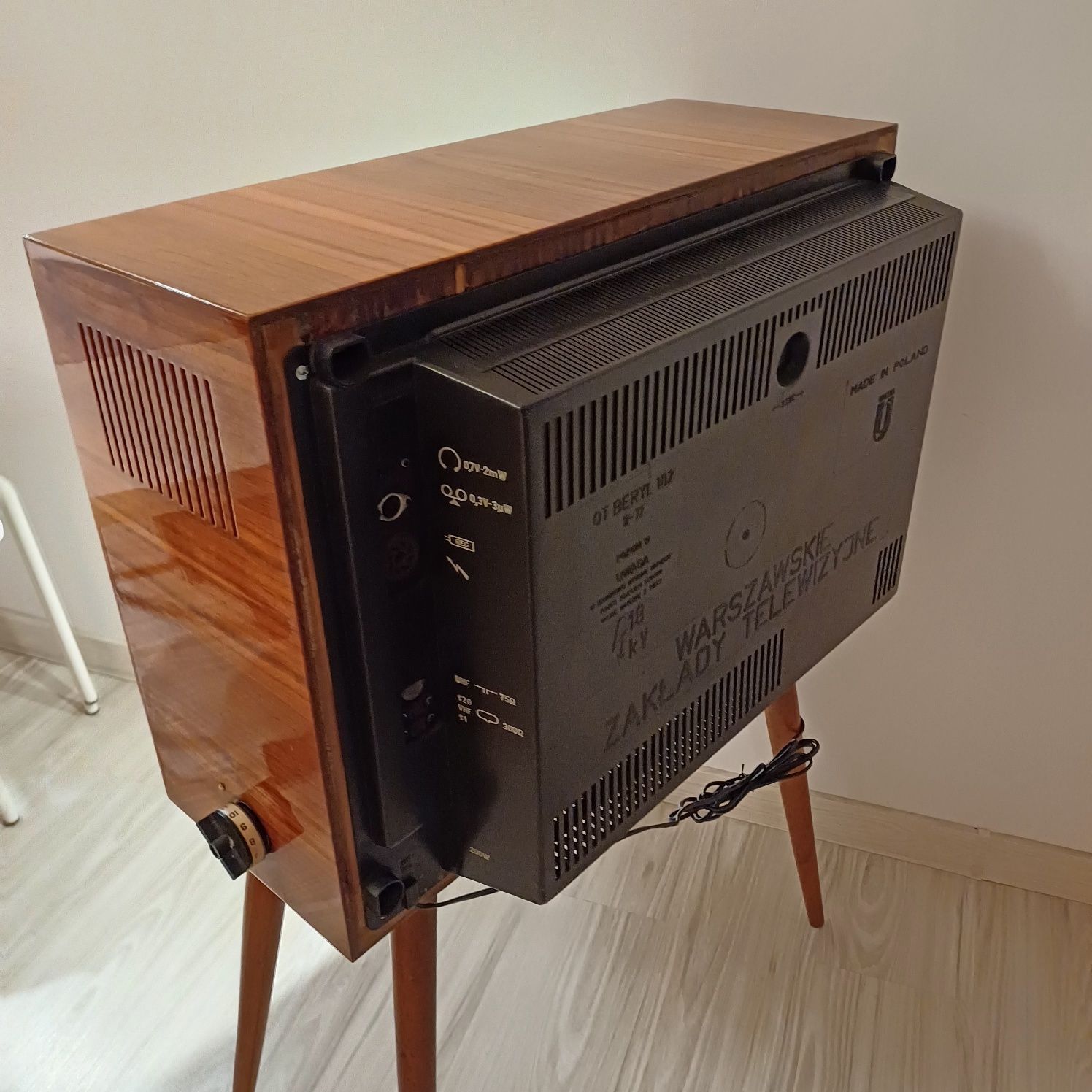 Telewizor Beryl z czasów PRL-Barek