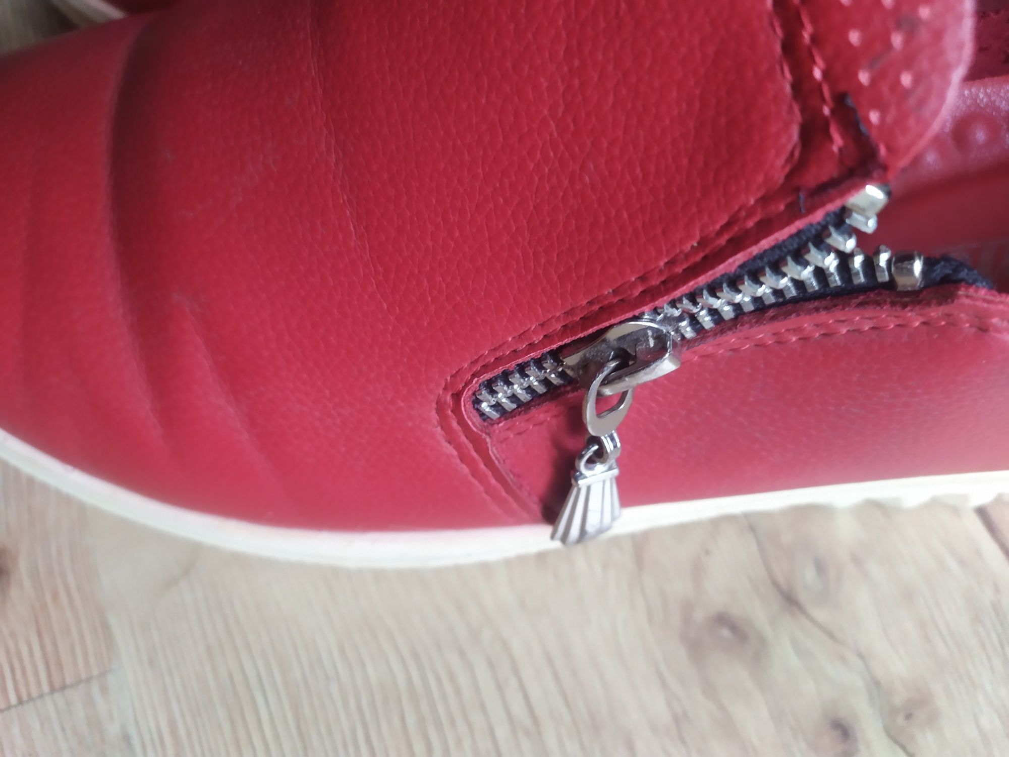 Buty botki damskie czerwone rozmiar 38 długość wkładki 24,5 cm .