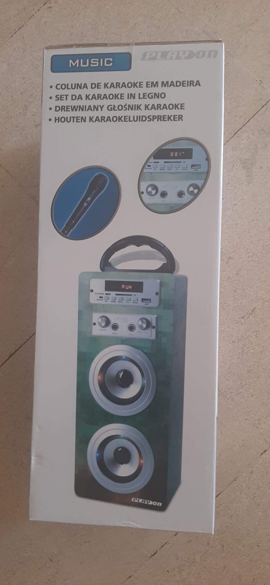 Sistema de karoke com um microfone ToysRus