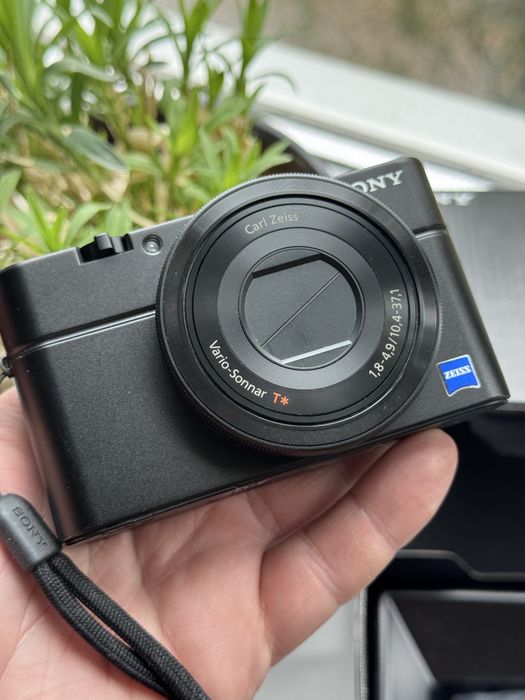 Цифровой фотоаппарат Sony RX100 идеальный