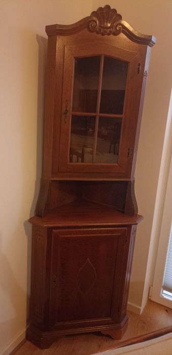 Witryna narożna, kredens