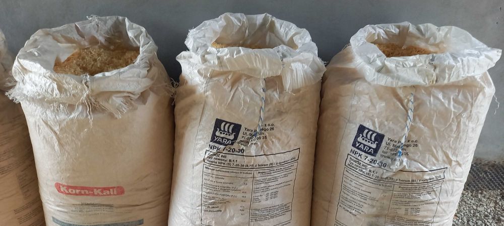 trociny wióry suche na pellet ściółka dla koni
