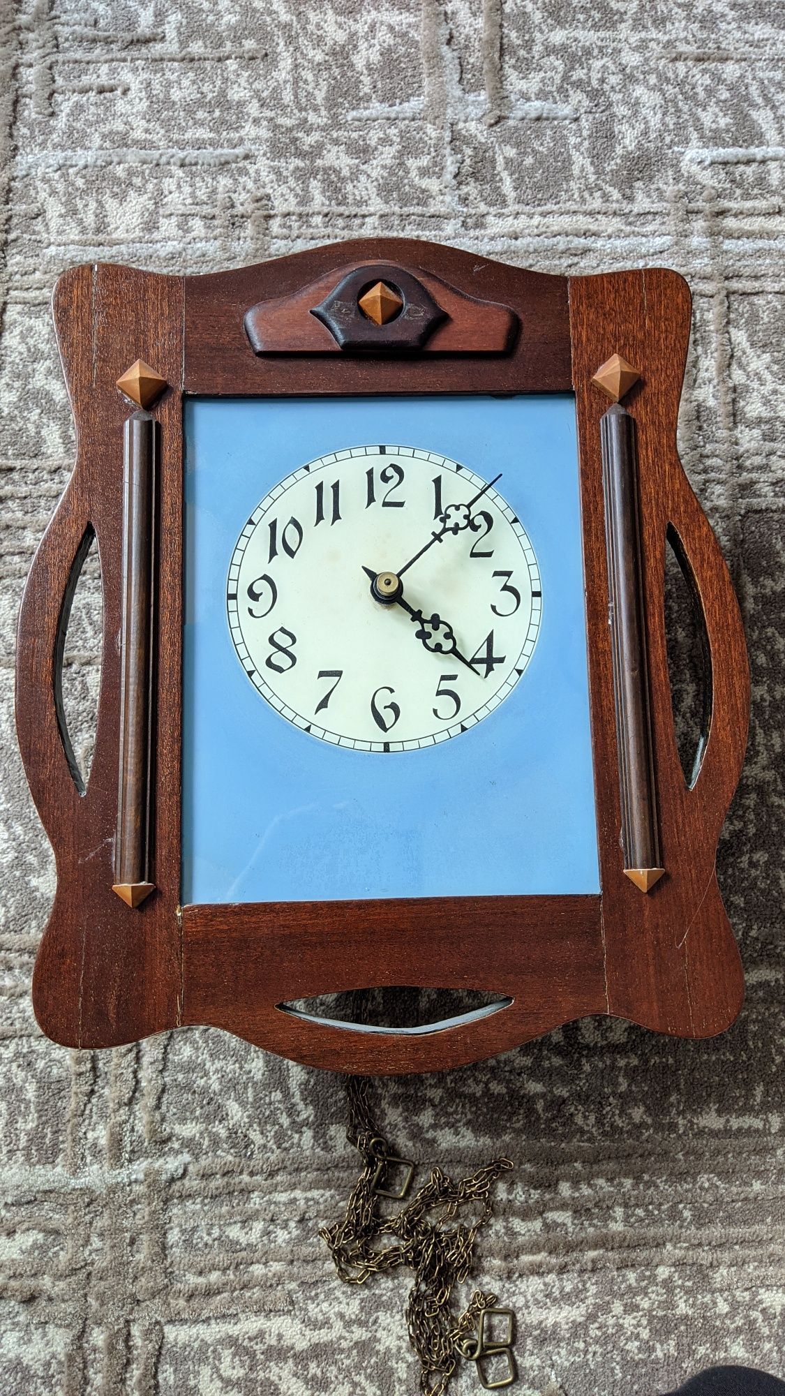 Zabytkowy, wiszący zegar z 1925 roku