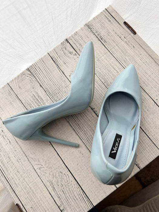 Szpilki błękitne połysk , Vices ,rozmiar 38