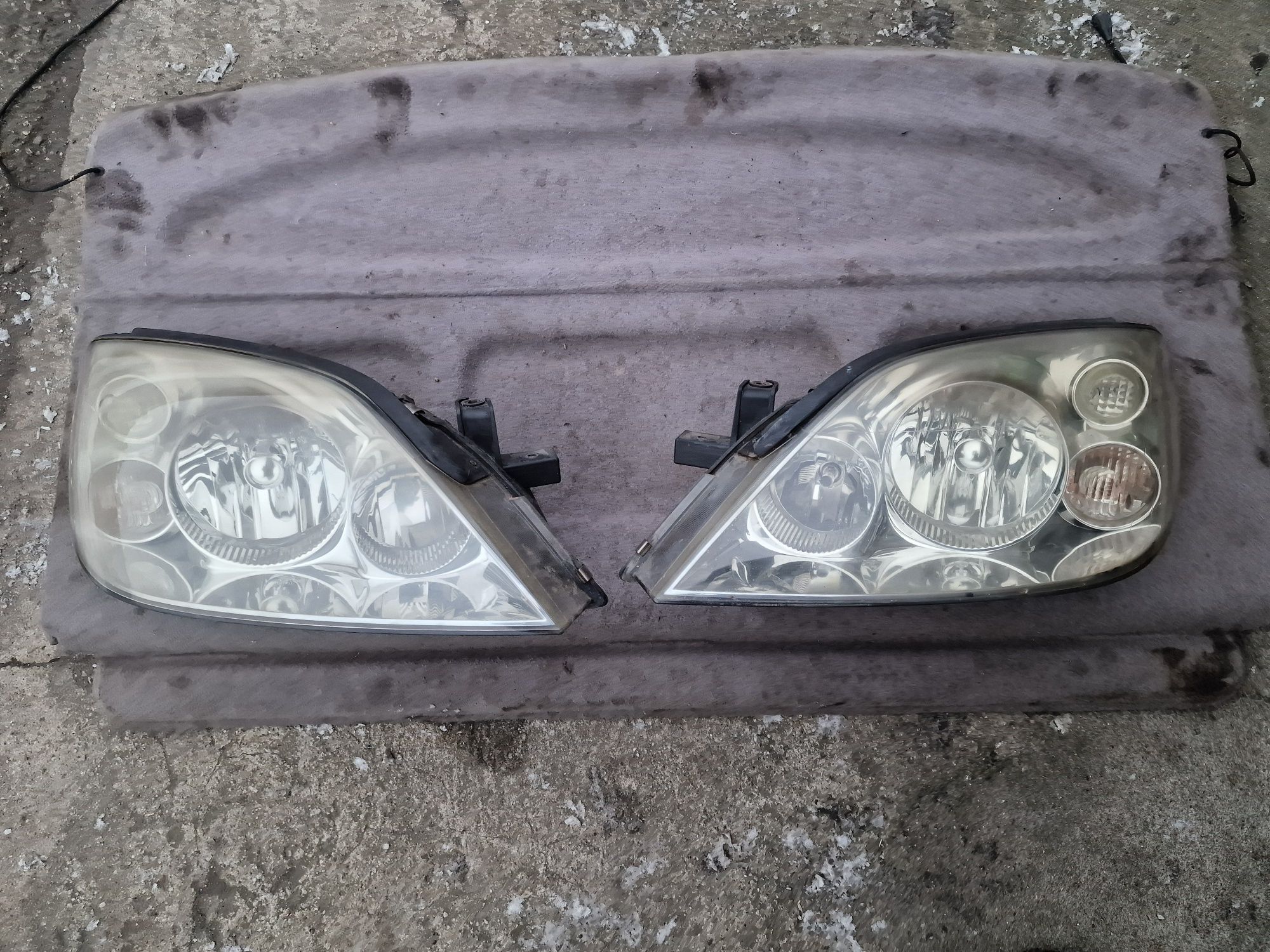 Lampy przód nissan Primera P12 zwykle