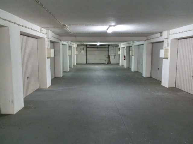 vende-se garagem com 18m2, na zona do Leclerk