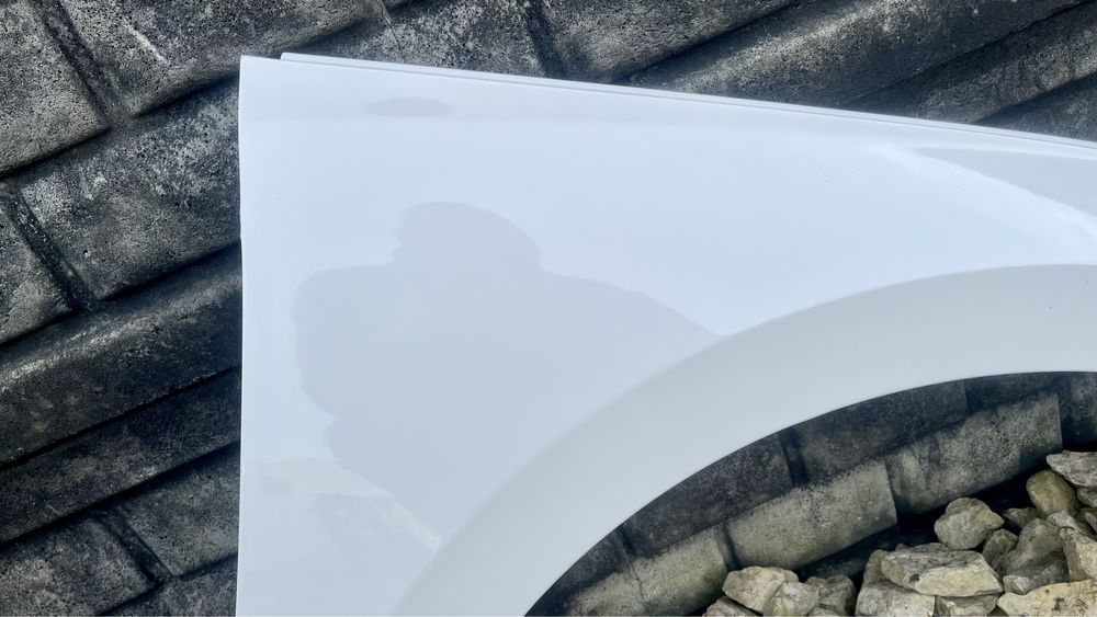 Blotnik przedni prawy LF9E bialy Skoda Octavia 4 IV 5E3 19- oryginal
