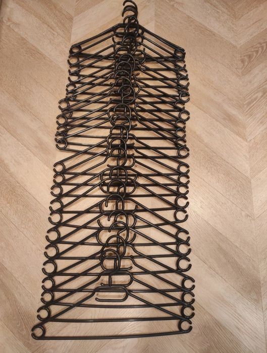 Czarne wieszaki na ubrania 25szt.