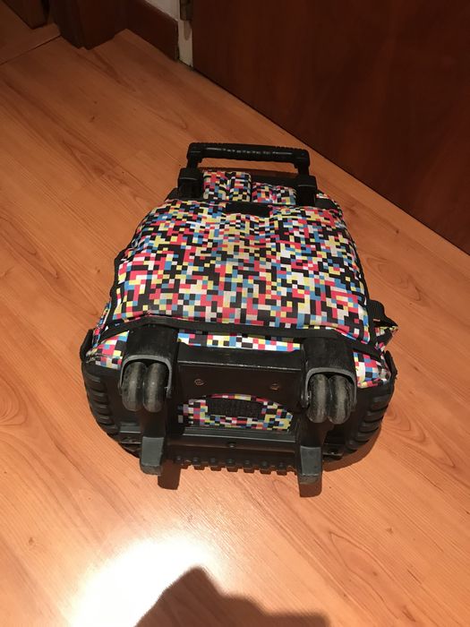 Mochilas   multiusos  com trolei e alcas para por as costas)