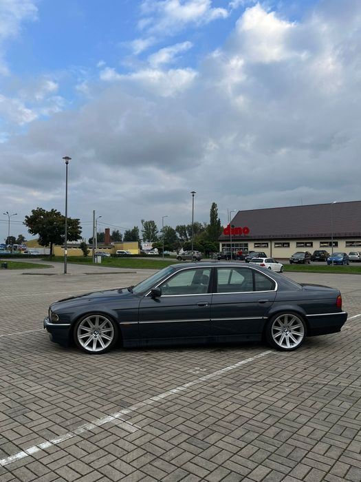 Sprzedam e38 SZWAJCARIA 735i