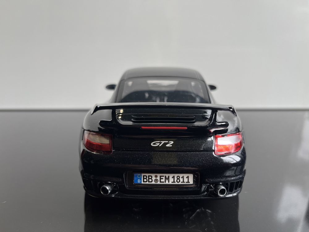 Porsche 911 GT2 модель 1:18 Norev