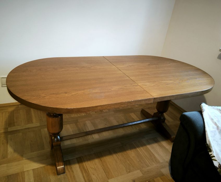 Sprzedam stół drewniany.
