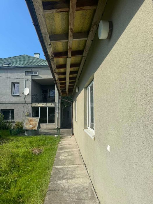 Житловий будинок та земельна ділянка 10 сот., м. Жовква