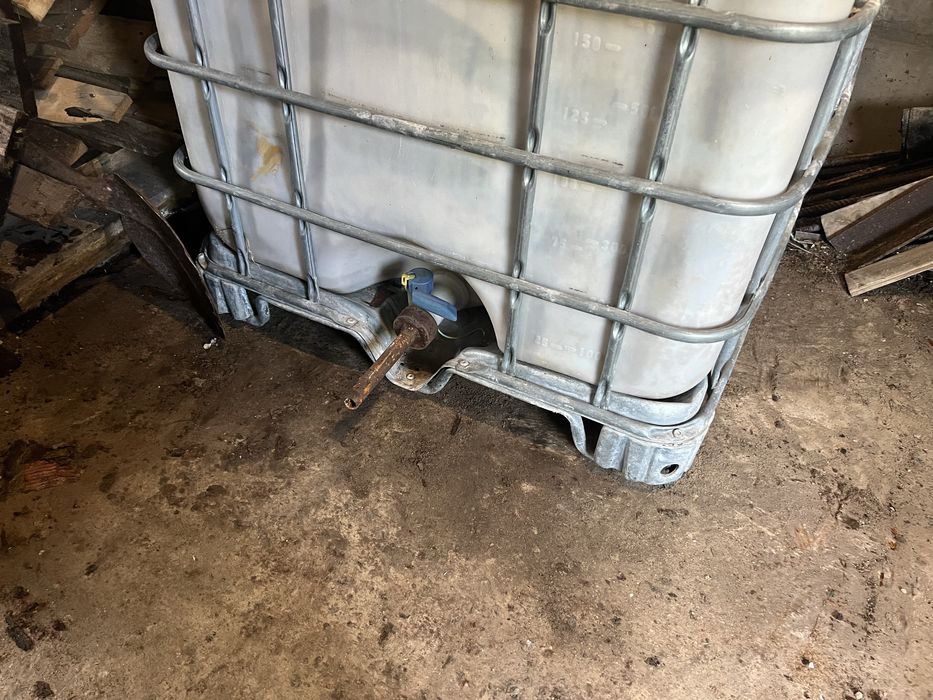 Пластиковая бочка 200 л.(пищевая) с краном.