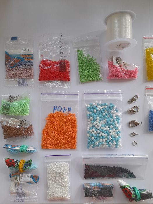 Набір для створення виробів з бісеру. Бісер