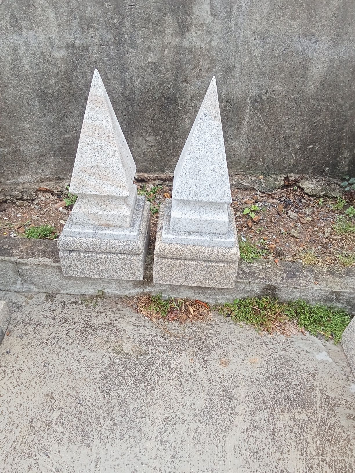 Pirâmides em granito