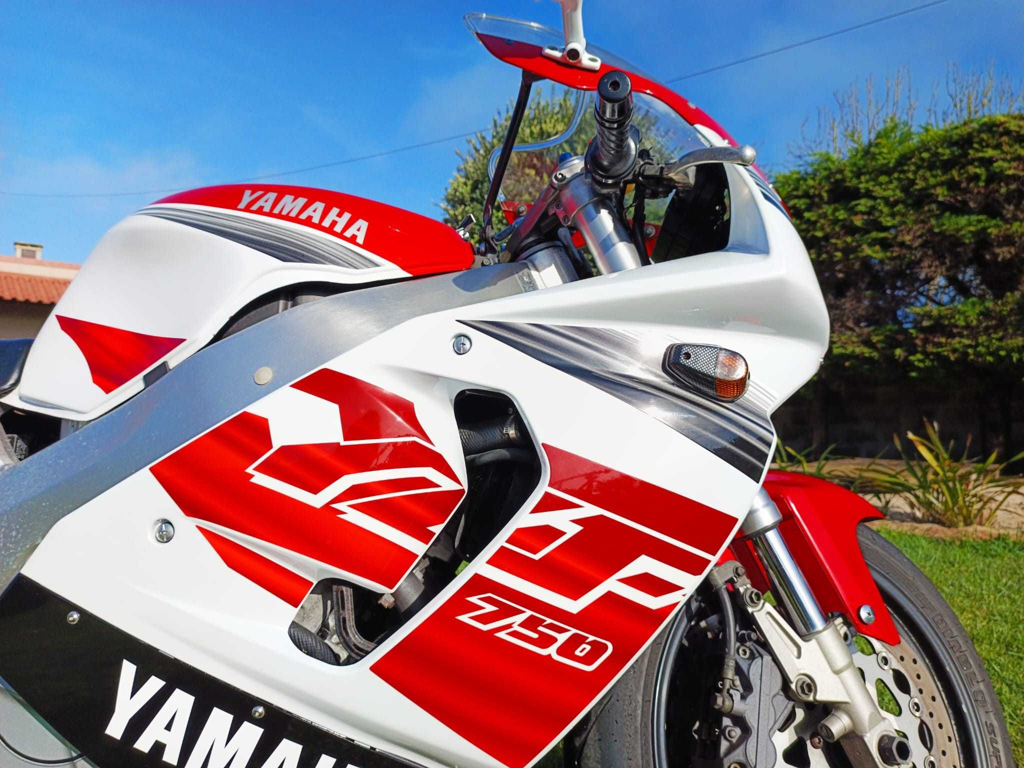 Yamaha YZF 750 (COMO NOVA)