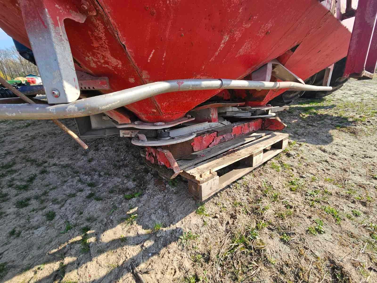 Розкидач добрив Kuhn Axis 30.1K