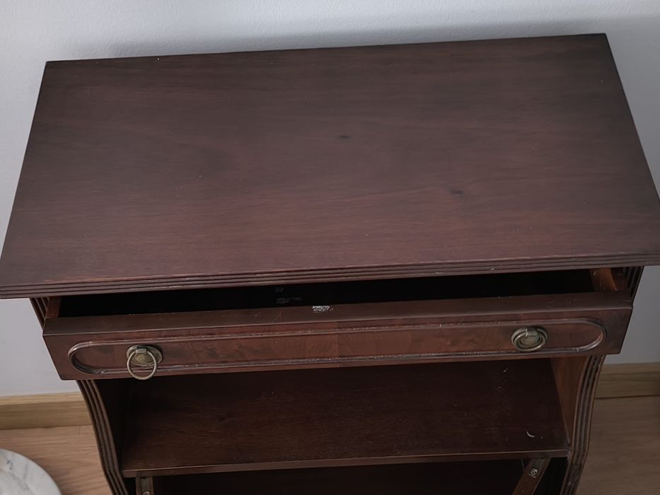 Movel antigo muito bonito