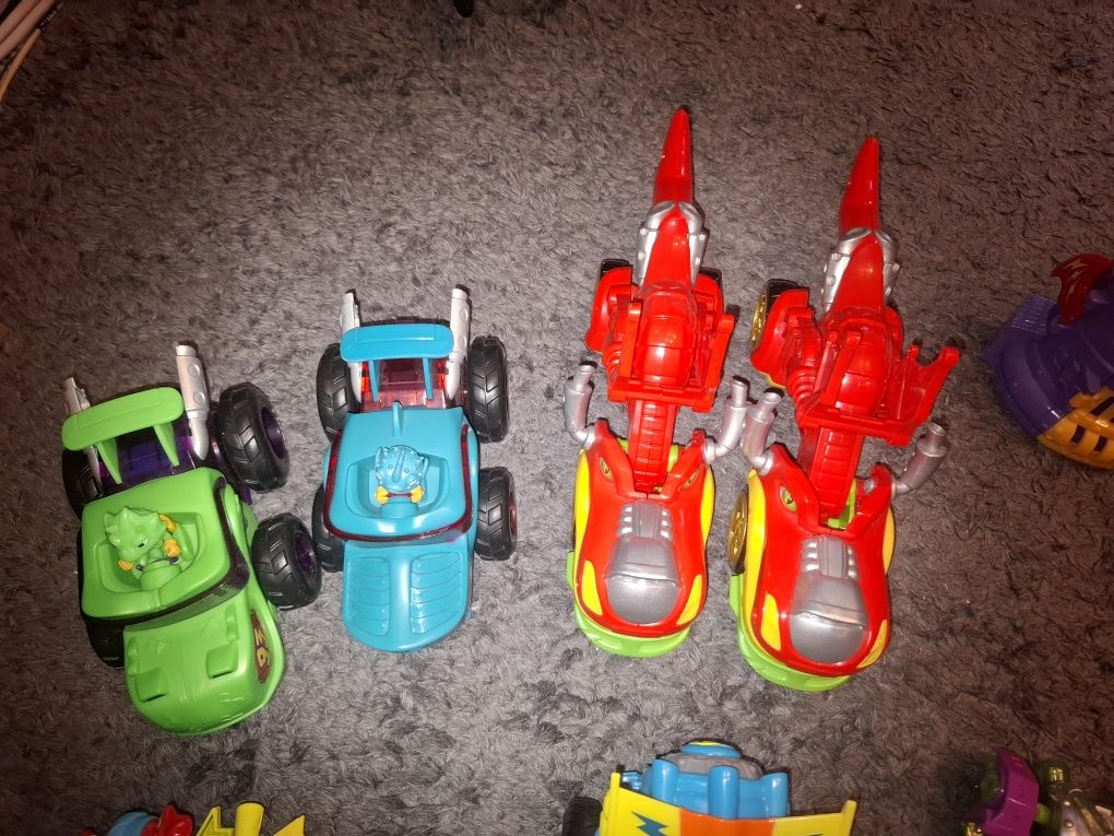 Zestaw Super Zings tor, wieża, superbot, pojazdy