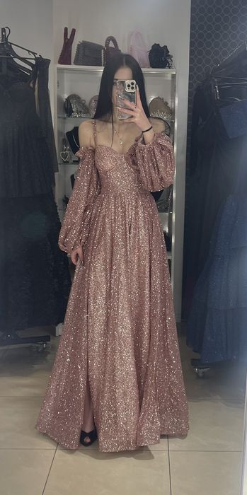 Розпродаж випускних суконь. Ціни від 1500 грн