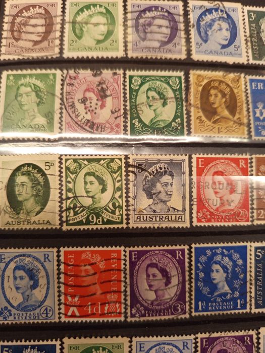 Zestaw starych znaczków Królowa Elżbieta