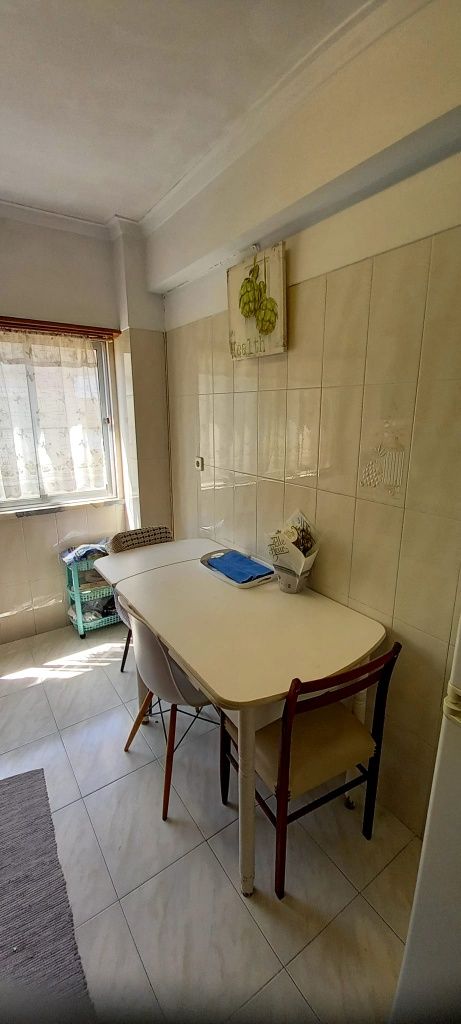 Vendo apartamento t4 em camarate